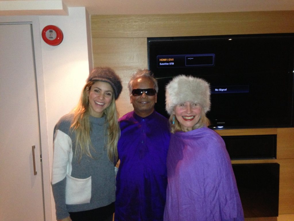 LEAD Baluji INSET 2 with Shakira and wife Linda