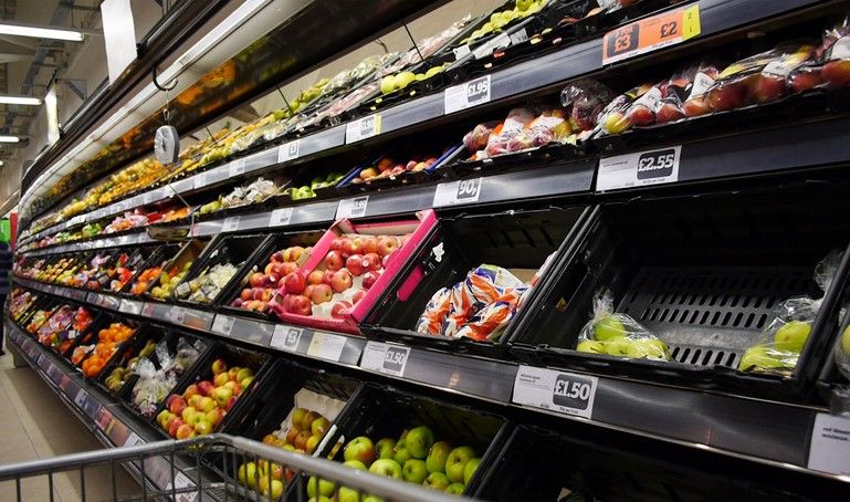 Some UK supermarkets limit fruit and veg sales - EasternEye