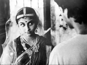 INSET 4 Sharmila Tagore opposite Soumitra Chatterjee in Apur Sansar