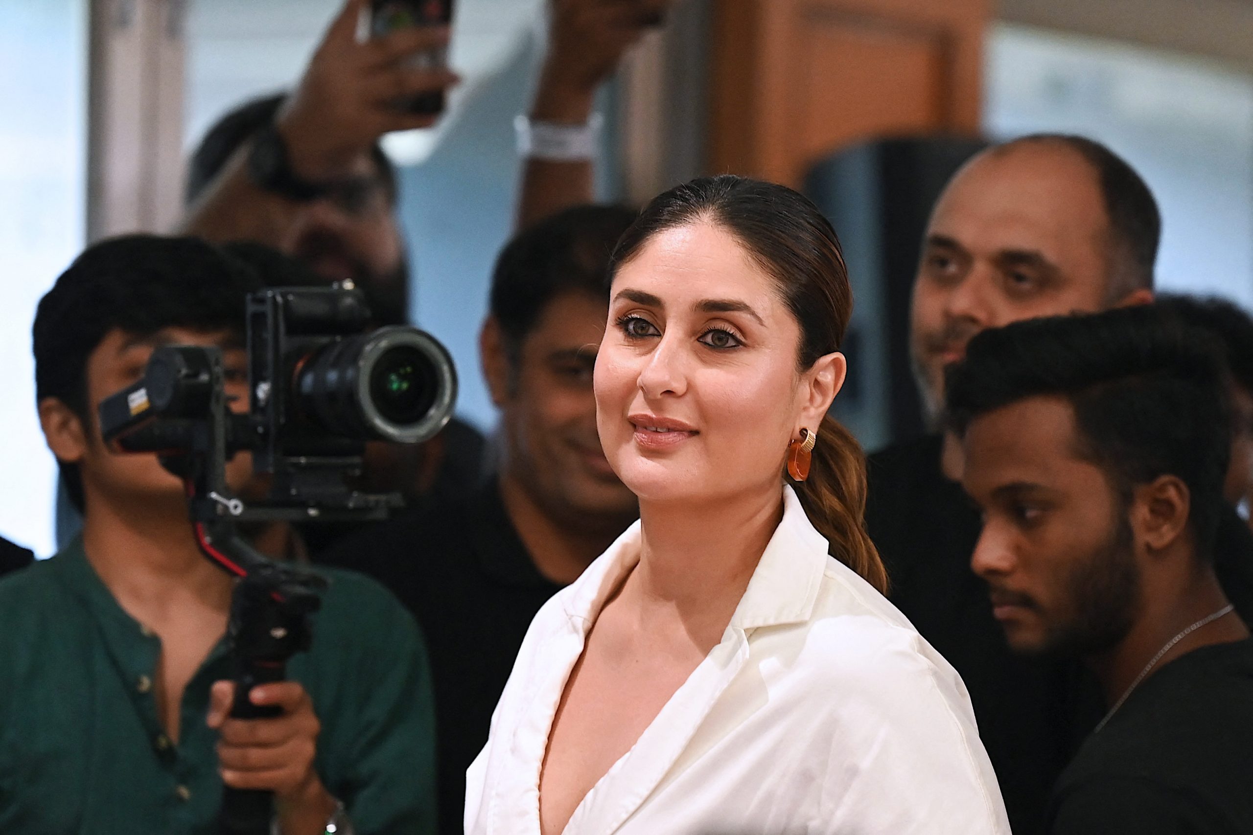 Kareena spicy stills chitram movie data