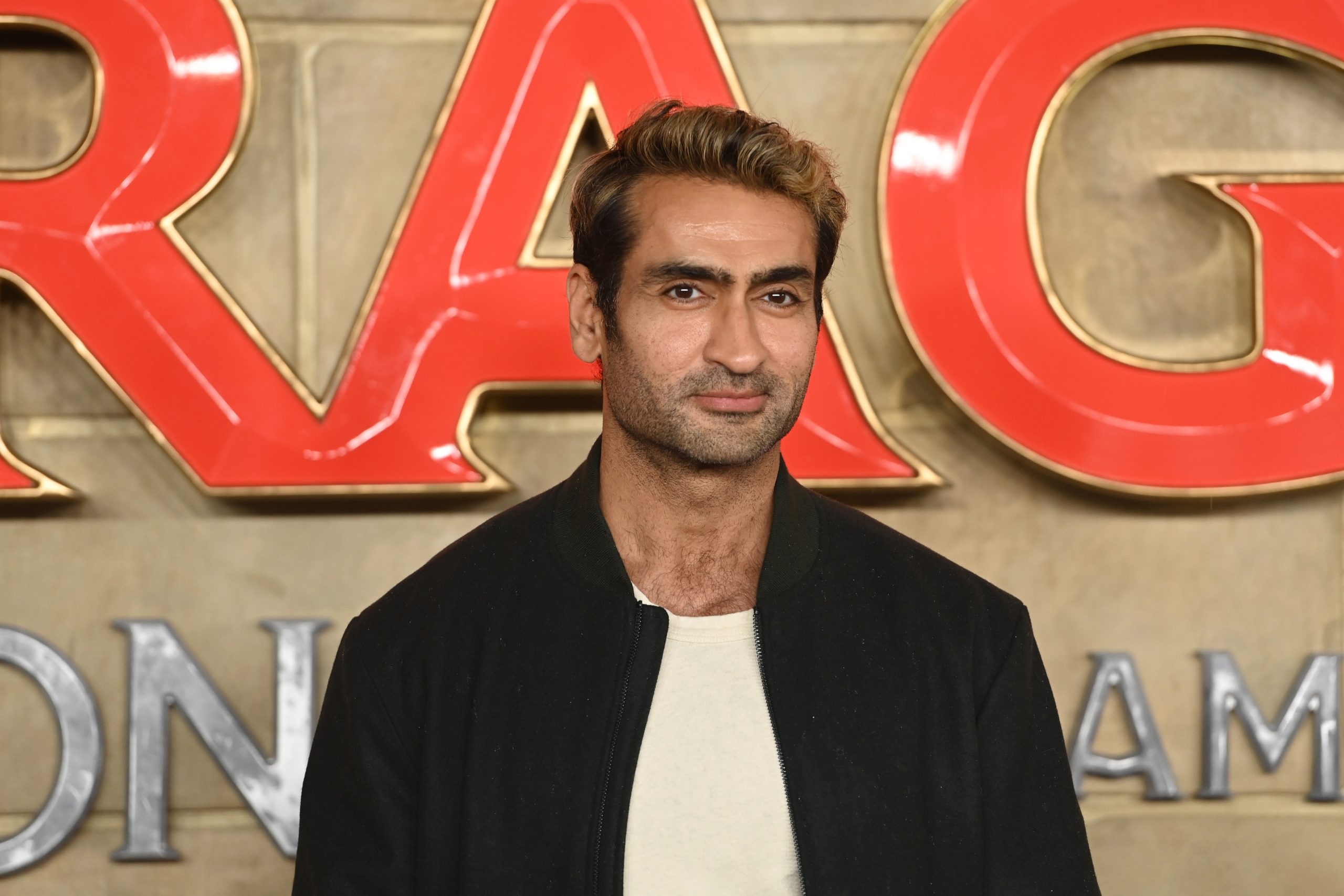 kumail-nanjiani-cast-in-dark-comedy-a-guy-walks-into-a-bar-easterneye