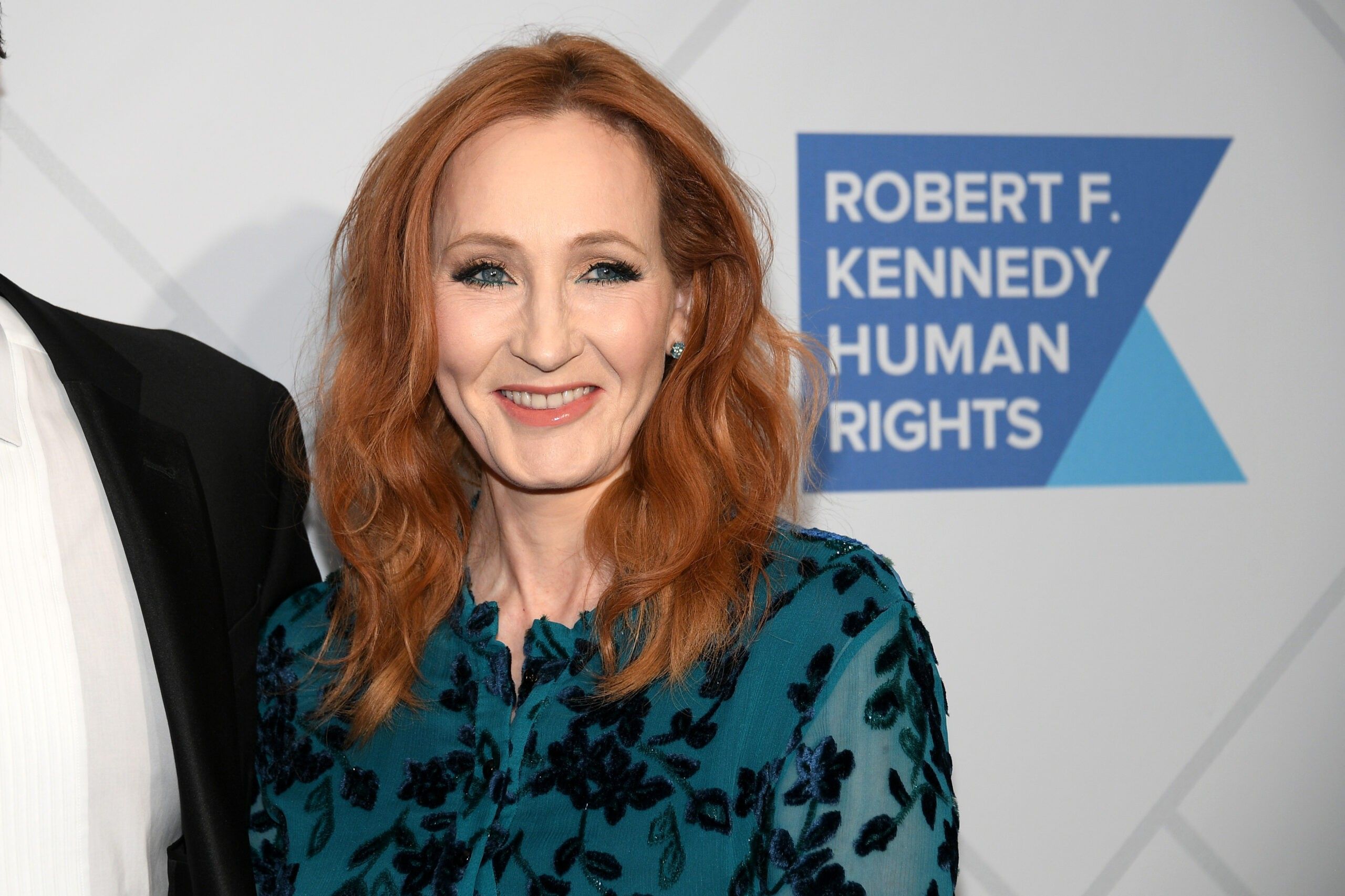 JK Rowling criticizes colleagues for denouncing her transgender rights ...