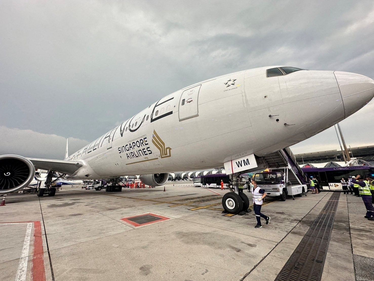 Singapore Airlines turbulence 22 suffer spinal cord injuries Veritastech Pilot Academy