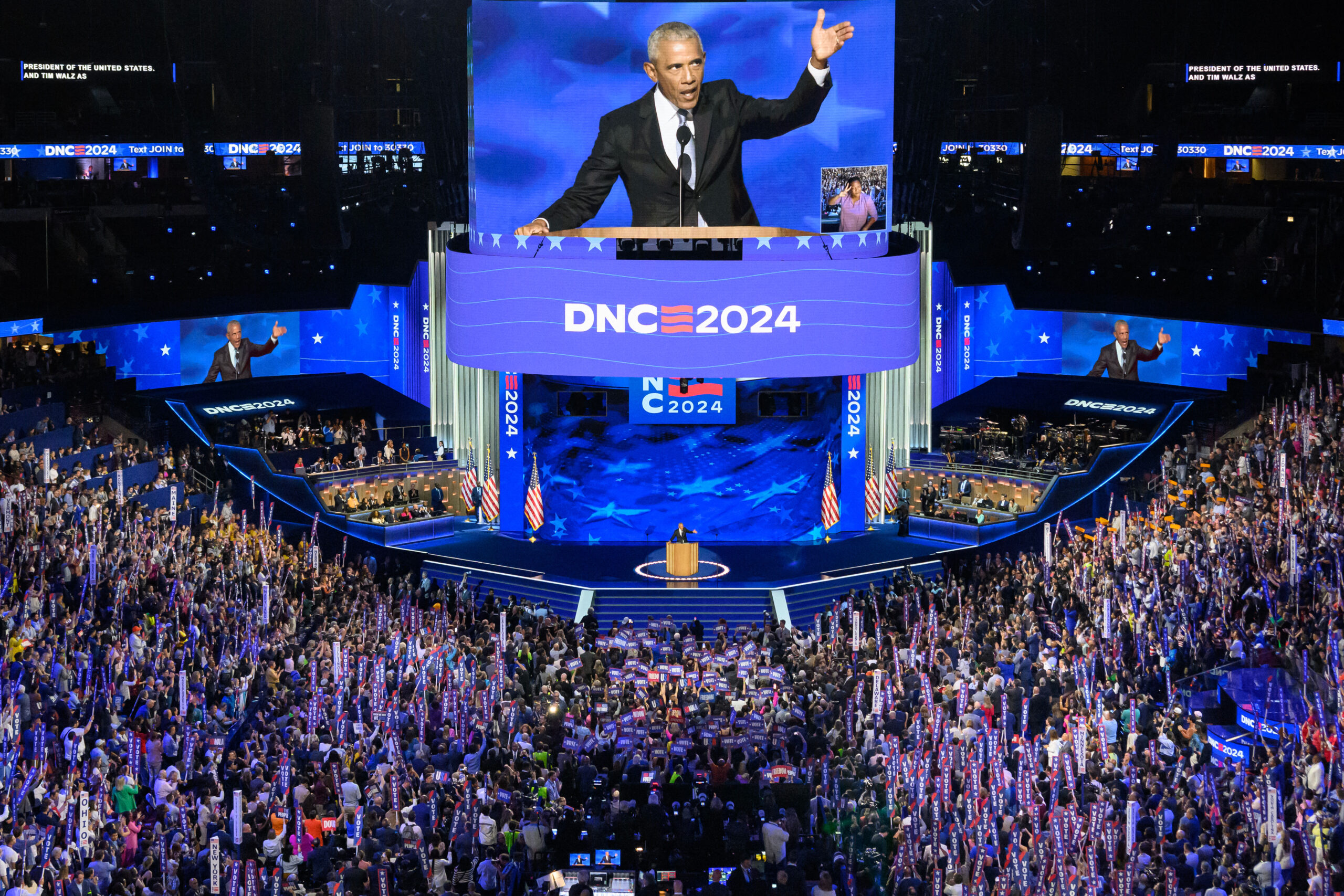 Barack Obama speaks at the DNC on Tuesday (20) 