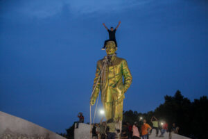 INSET 2 Sheikh Mujib statue GettyImages 2164998700