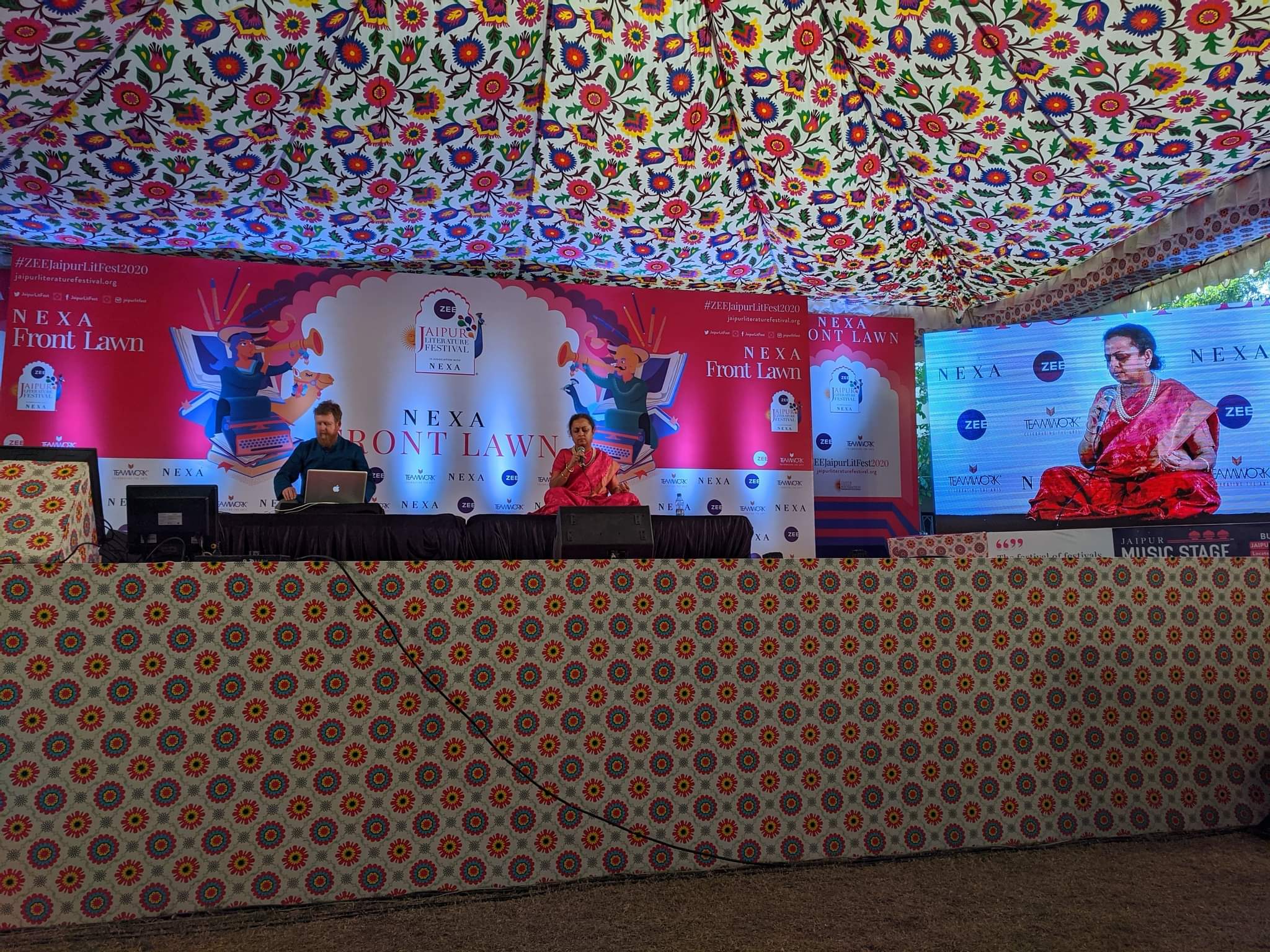 Top 10 inset Singing at the Jaipur Literature Festival 08592