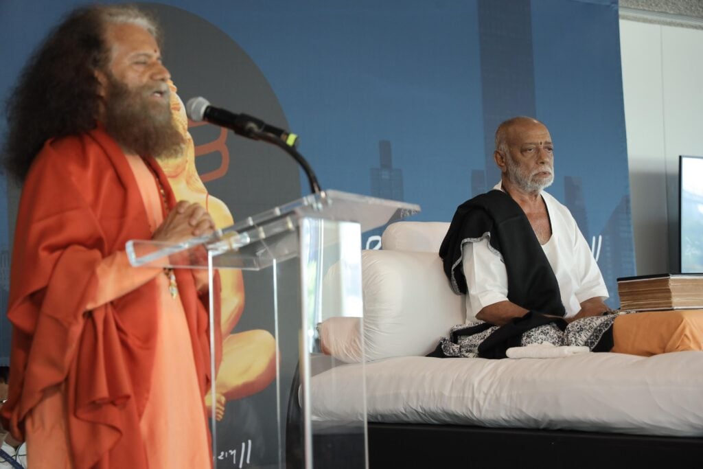 INSET 2 Morari Bapu and Chidanand Saraswatiji 1