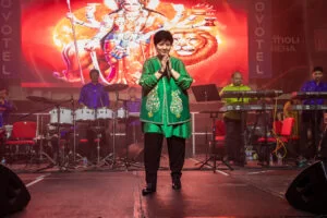 Picbox C Falguni Pathak credit Hiten Ondhia Photography A0121